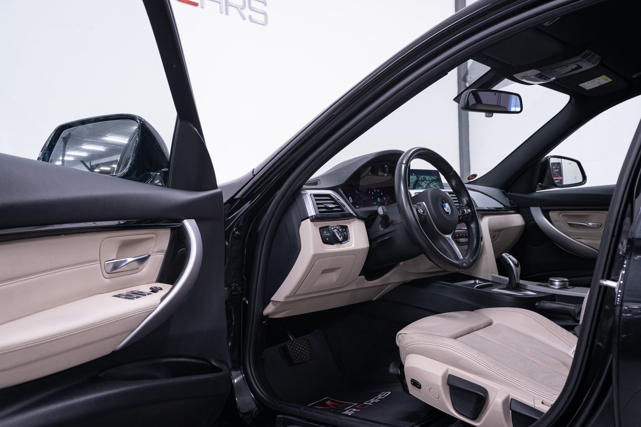 BMW 320i M Sport Shadow 2019, bild 6/10