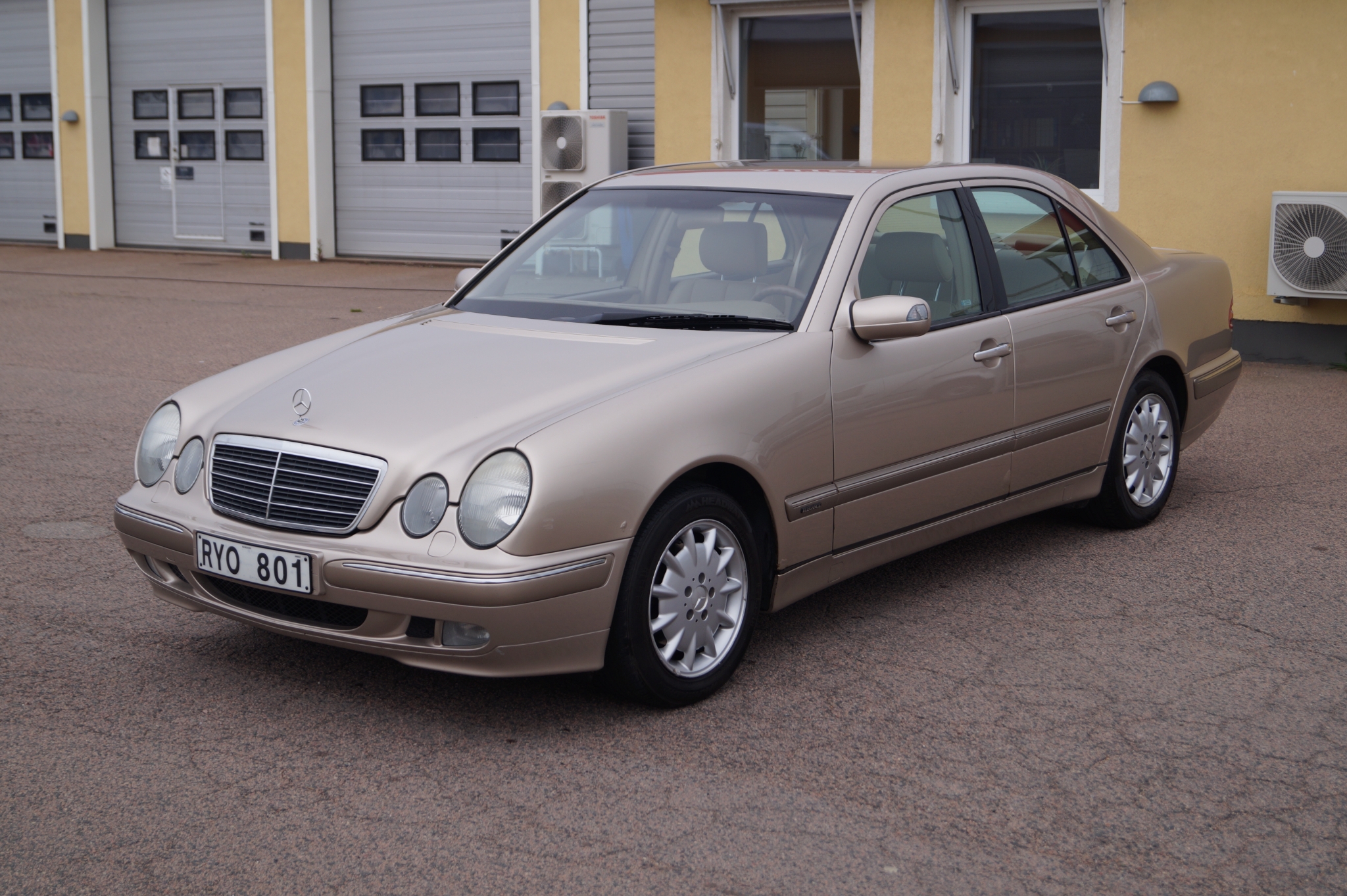 Mercedes-Benz E 240 Elegance 2001, bild 2/10