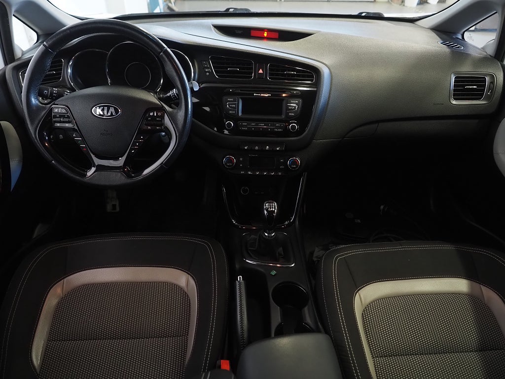 Kia Ceed cee'd 1.6 CRDi EX Comfort Motorvärmare P-Sensorer 2015