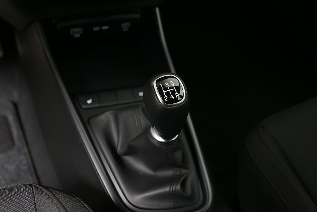 Hyundai Bayon Essential 1.2 MPi | Manuell | Moms | Låga mil 2025