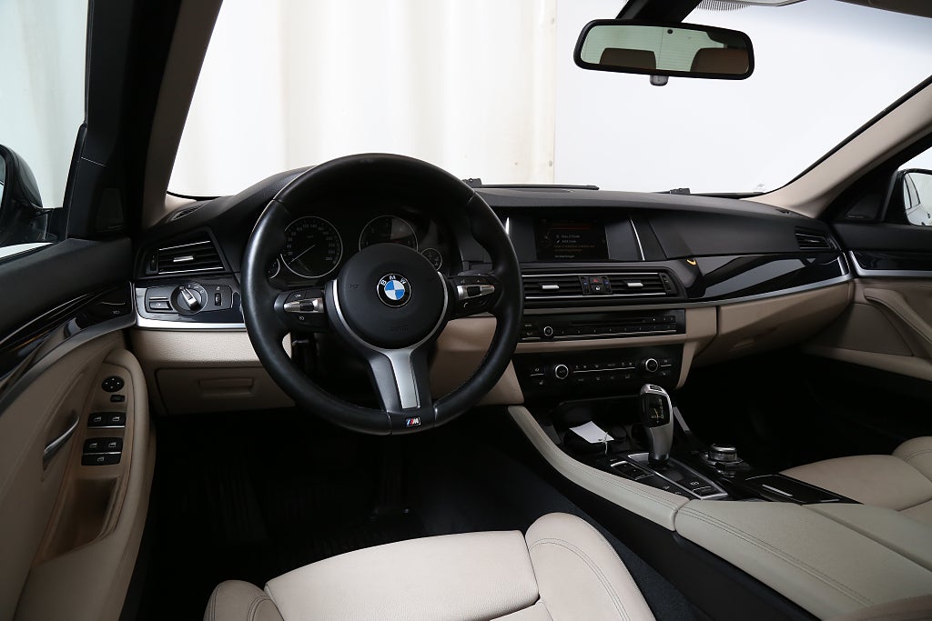 BMW 520d xDrive 190hk Touring Aut Panorama l 19" l Dieselvärmare 2017
