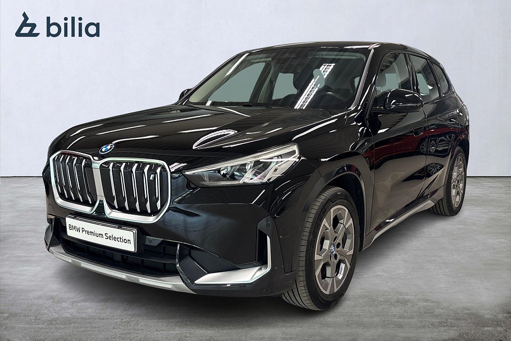BMW iX1 xDrive 30 xLine | Backkamera | Fartållare | 18"