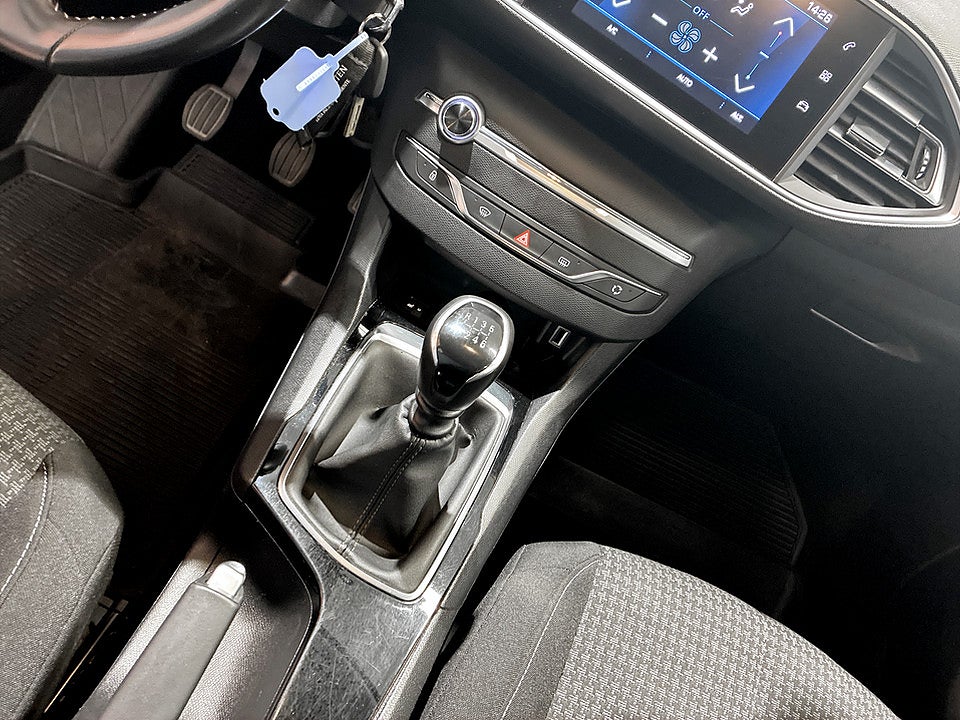 Bild på Peugeot 308 5D Active 1.2 PT 130hk P-SENSORER BAK