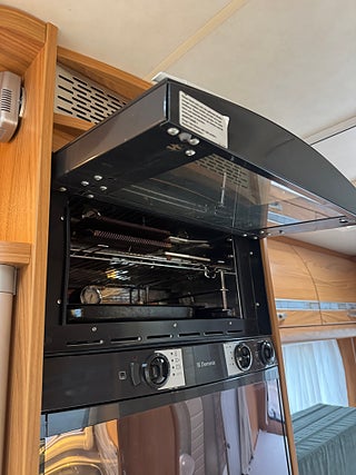 Husbil-halvintegrerad Bürstner Solano T 615 10 av 20