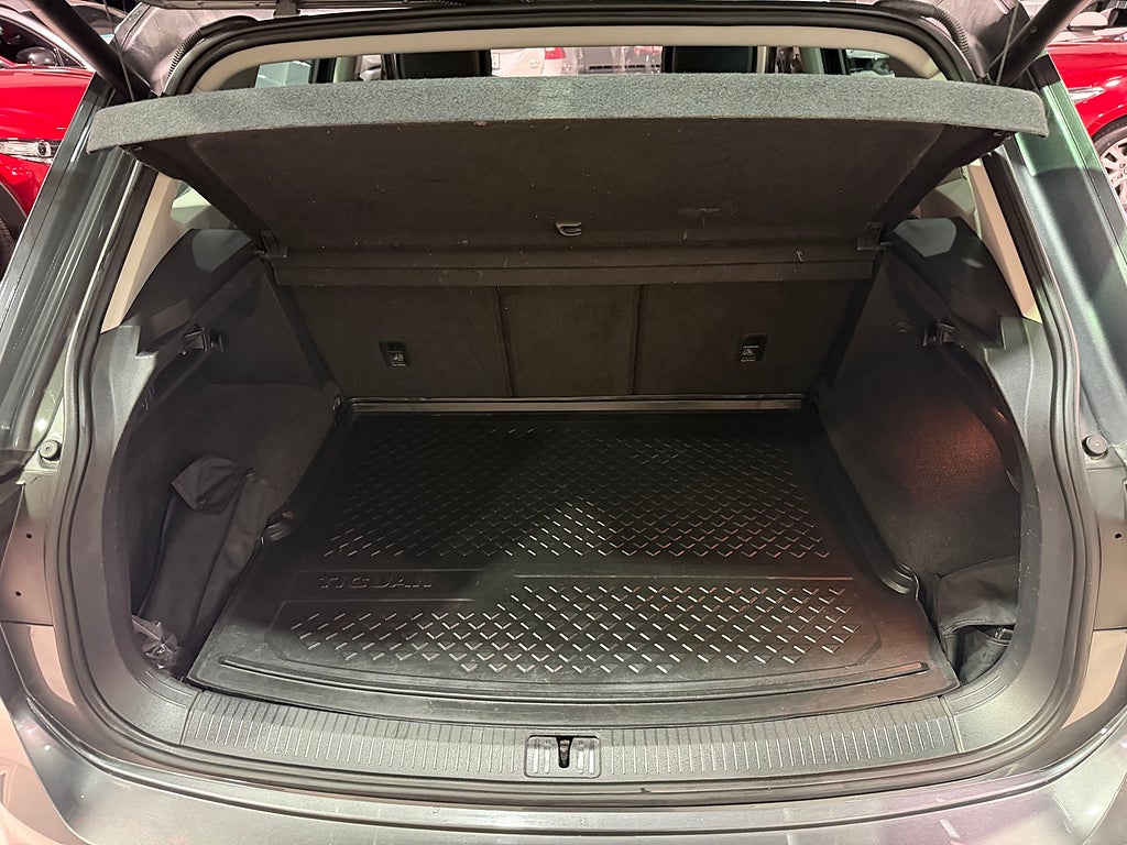 Volkswagen Tiguan TSI 150hk DSG 4M R-Line | Drag | Värmare | Kamera | 2018