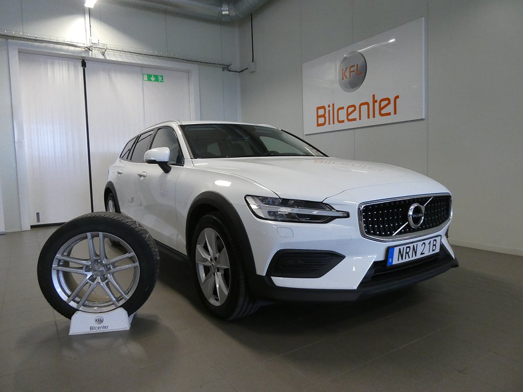 Volvo V60 Cross Country B4 AWD Aut-Kamera-Navi-Nyservad-Värmare-VOC-SoV