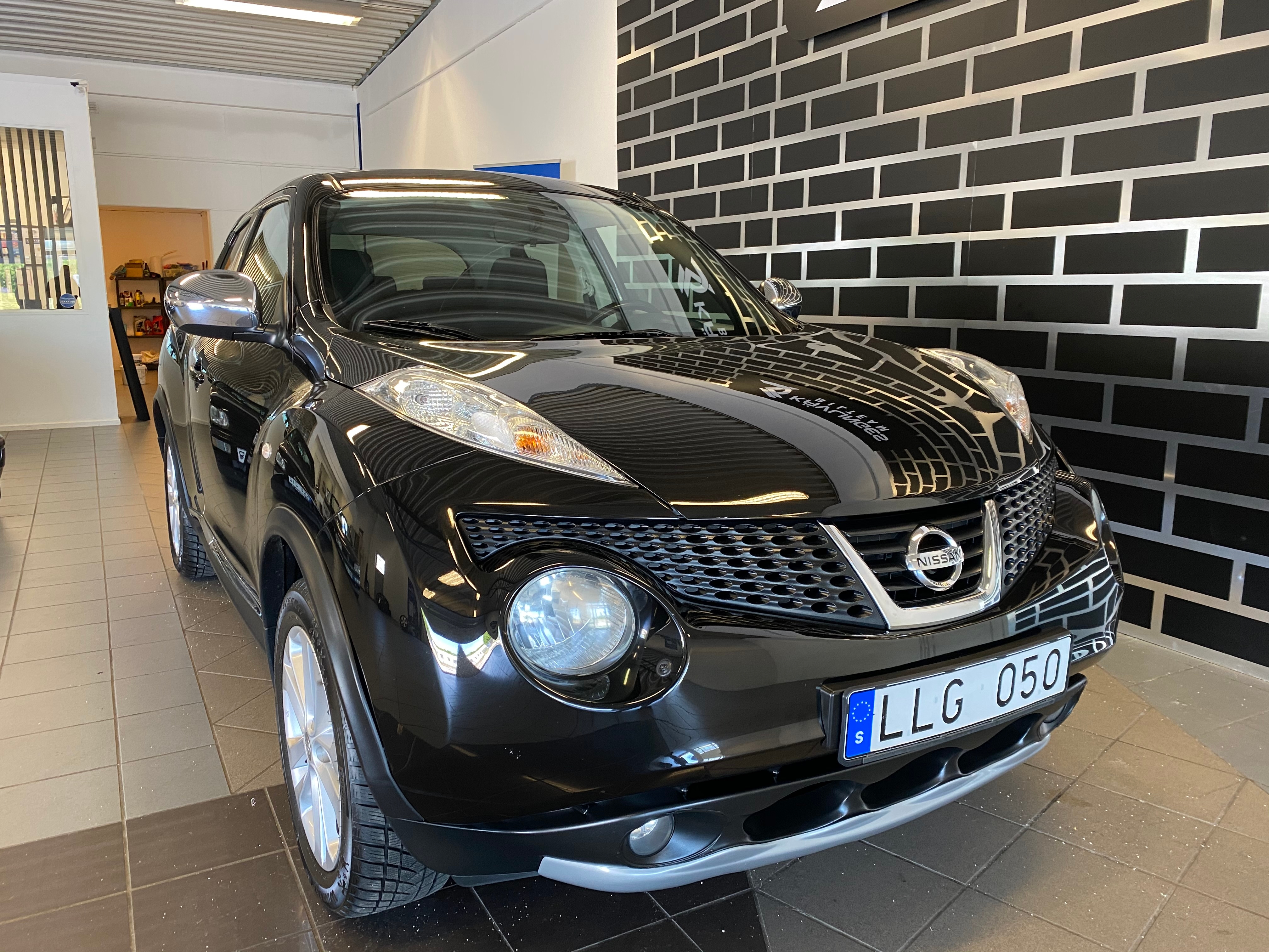 Nissan Juke 1.6 DIG-T 2011, bild 2/42