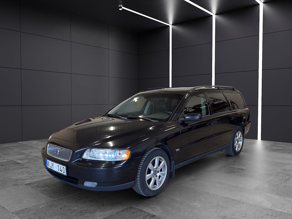 Volvo V70 2.5T Kinetic|NY BESIKTIGAD|DRAG|AC|