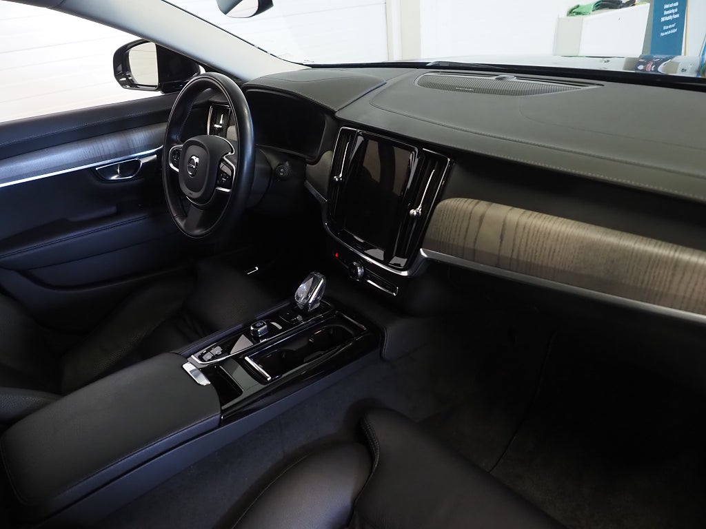 Volvo V90 Recharge T6 AWD Inscription Skinn Drag Pano Orrefors 2022