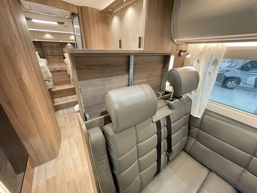 Kabe TMRI 830 LGB Imperial /Drag/Cinderella/Bakhjulsdriven 190hk - Kabe