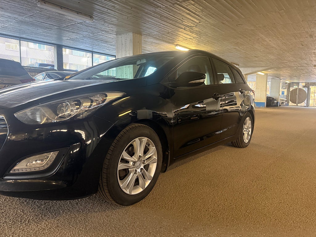 Hyundai i30 Kombi 1.6 CRDi Business Euro 5  Drag  2 Ägare Ny Servad