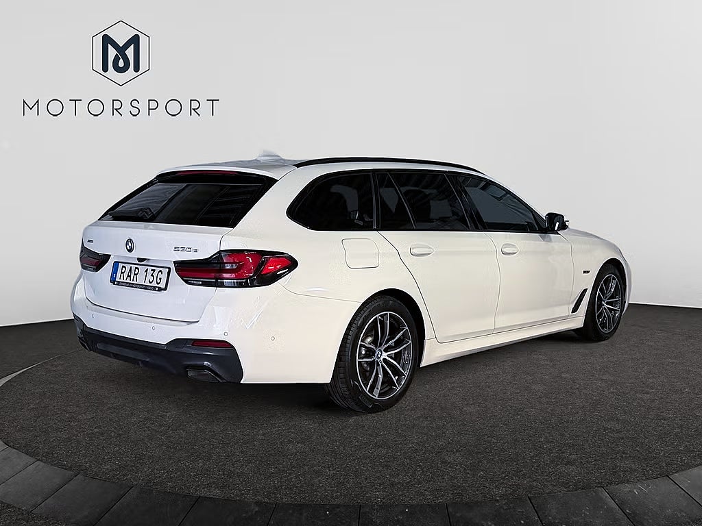 BMW 530e xDrive Touring M Sport Farthållare B-kam Sensatec läder bild 3