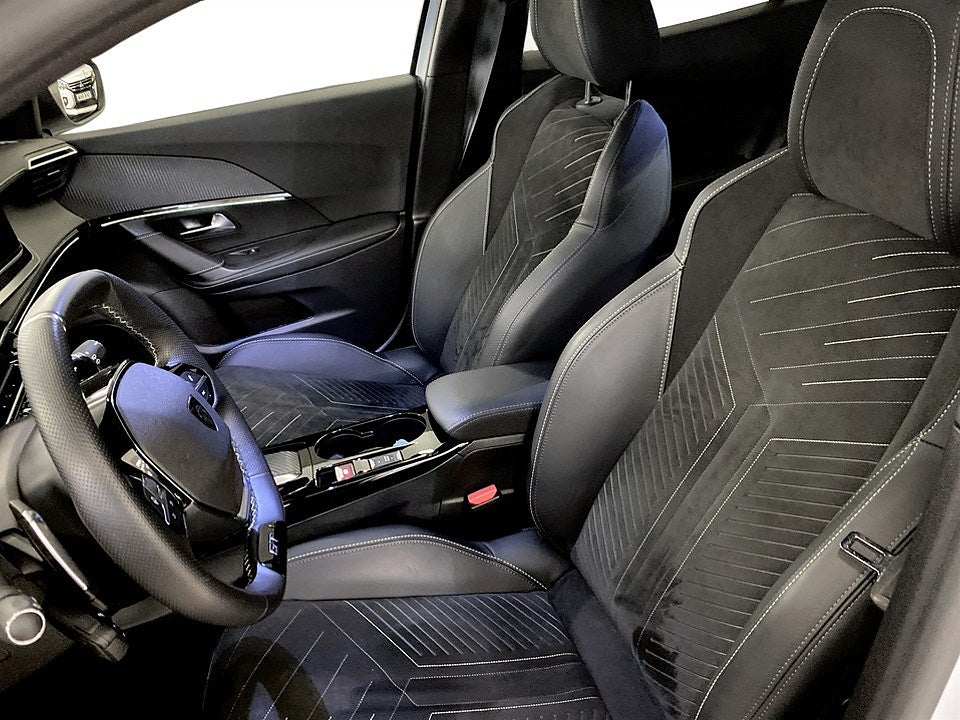 Bild på Peugeot 2008 GT 1.2 PT 130hk Aut - 360-KAMERA,ELSTOL,1 ÄGARE