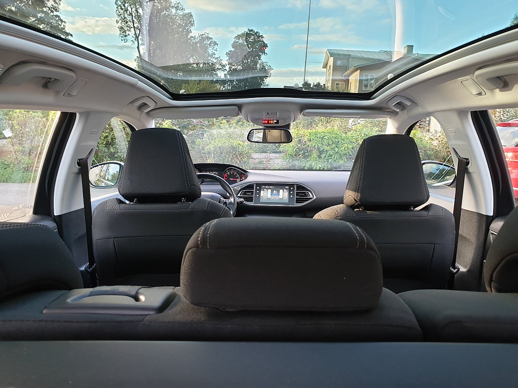 Peugeot 308 sw 1.2 PureTech Panoramatak. backkamera ny servad 
