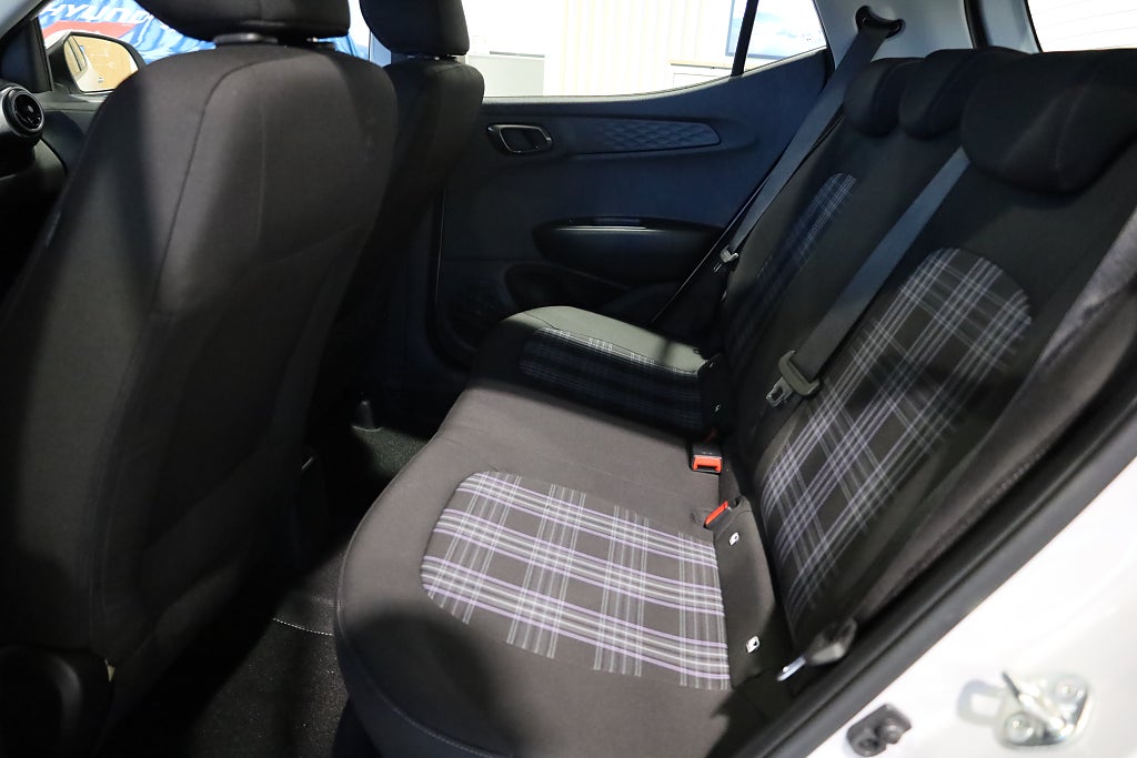 Hyundai i10 1.0 Kamera CarPlay Rattvärme Leasbar 2025