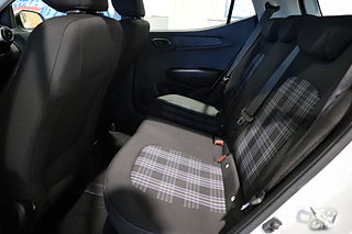 Halvkombi Hyundai i10 10 av 20