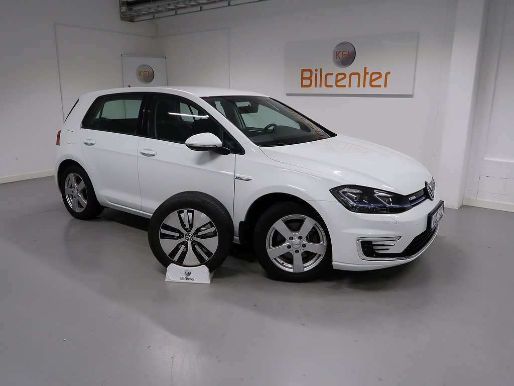 Volkswagen E-Golf 35.8 kWh V-Däck ingår Navi-Carplay-Bluetooth-AdaptivFH