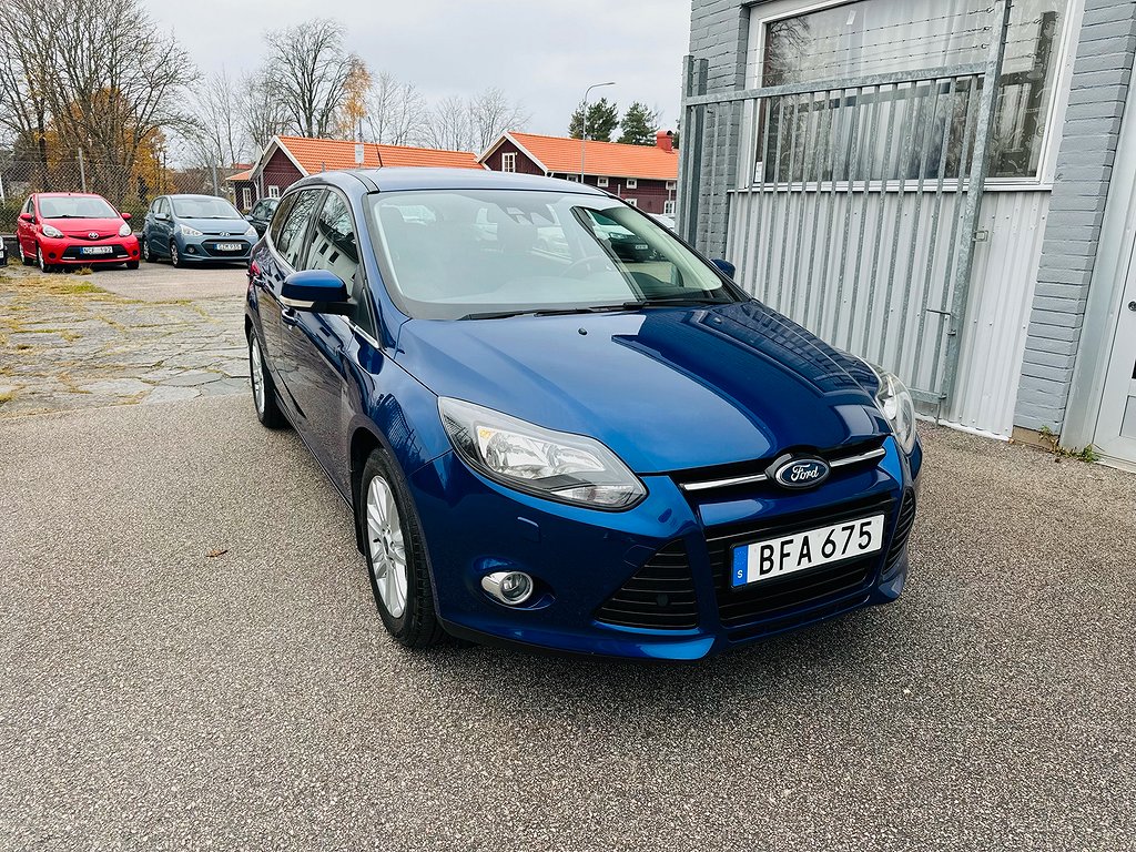 Ford Focus KOMBI 1.0 100HK TITANIUM / DRAG / VÄRMARE 