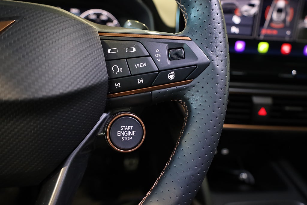 Cupra Leon Sportstourer e-Hybrid Drag Navi Kamera Cockpit CarPlay 2024