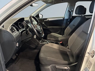 Volkswagen Tiguan 2.0 TSI OPF 4M R-Line Black Drag Värmare Kamera S&Vhjul – bild 7