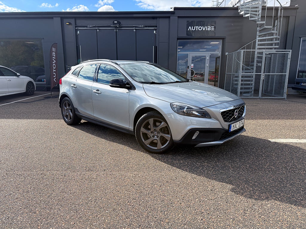 Volvo V40 Cross Country D3 MOMENTUM BE /KAMERA /DRAG /V-HJUL
