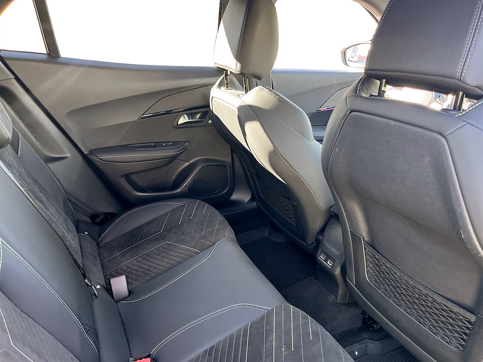 Bild på Peugeot 2008 GT Hybrid 145hk Aut B-KAMERA CARPLAY