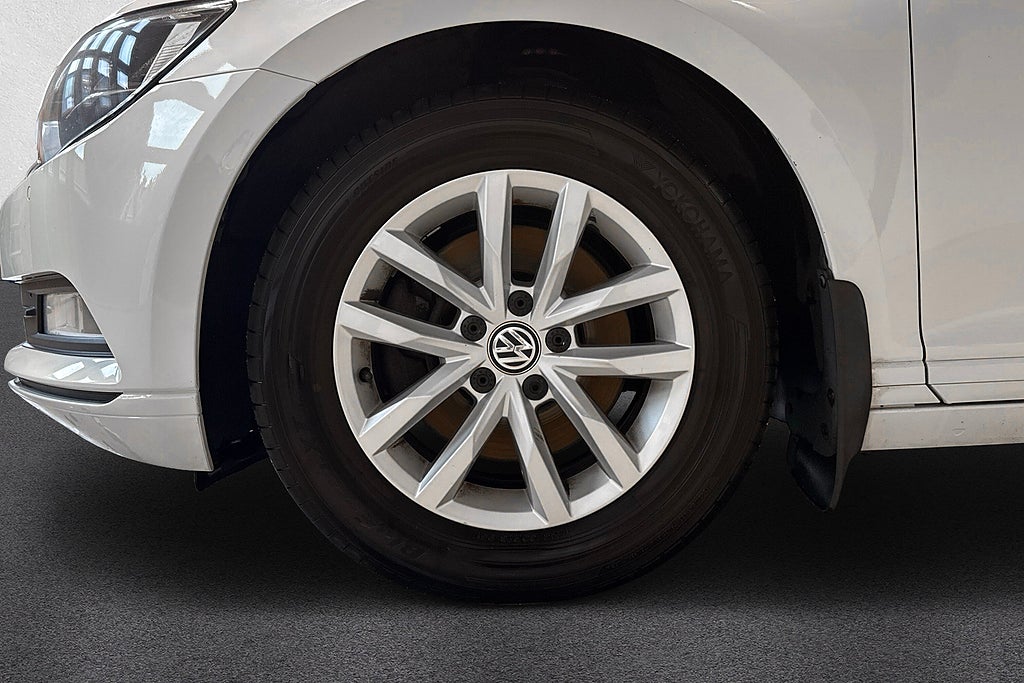 Volkswagen Passat Sportscombi 1.4 TSI Base Dragpaket B-Kamera Välservad
