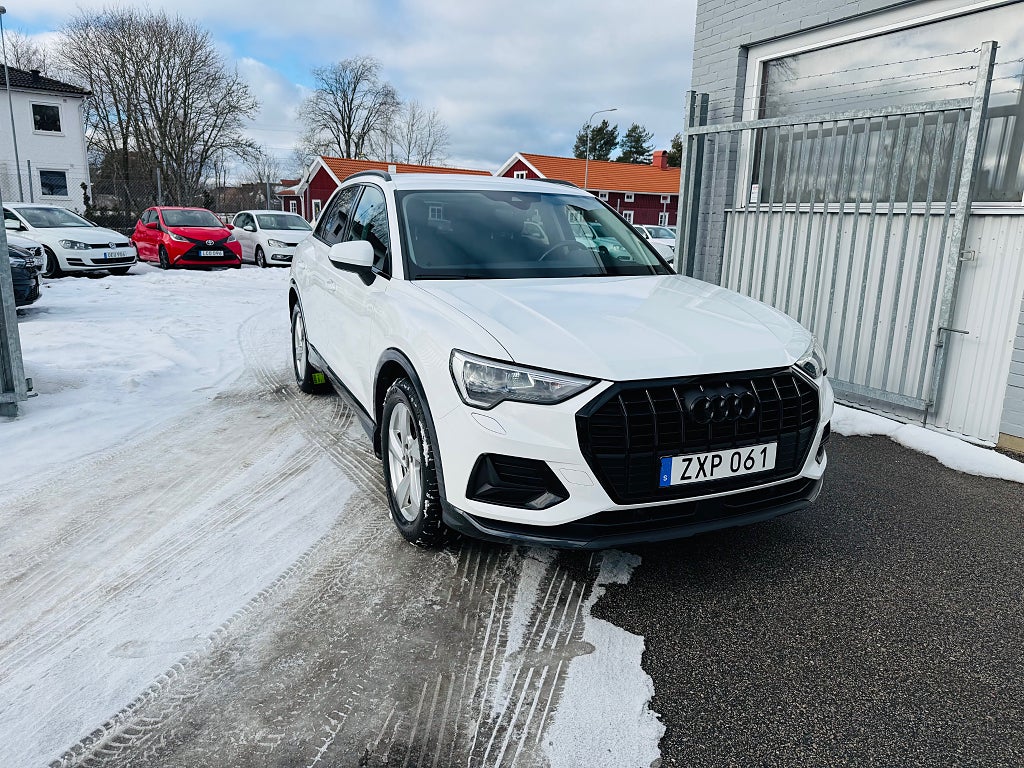 Audi Q3 35 TFSI 150HK S-TRONIC ADVANCED / DRAG / VÄRMARE