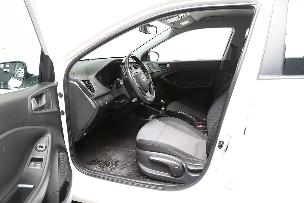Hyundai i20 1,2 84hk Comfort 5D Rattvärmare | Bluetooth | 2018