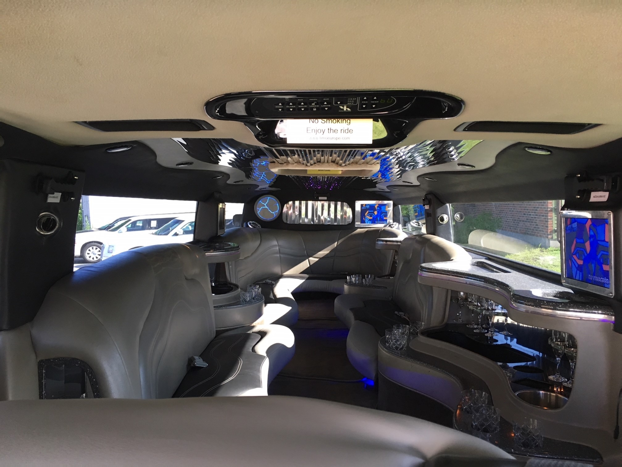 Hummer H2 Limo Megastretch Limousine 2005, photo 3/25