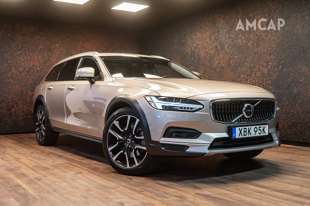 Volvo V90 Cross Country B4 AWD Plus | MOMS | H/K | Värm | Läder | 3950 kr/mån