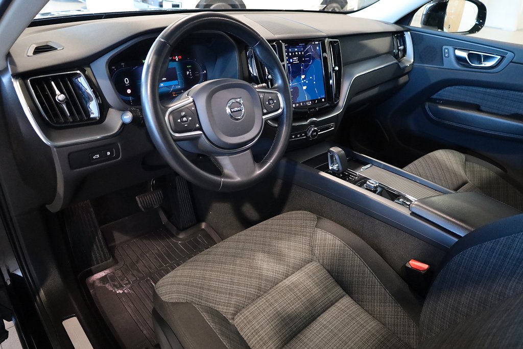 Volvo XC60 T6 Recharge 350hk AWD Core Edition Panorama Drag 2023