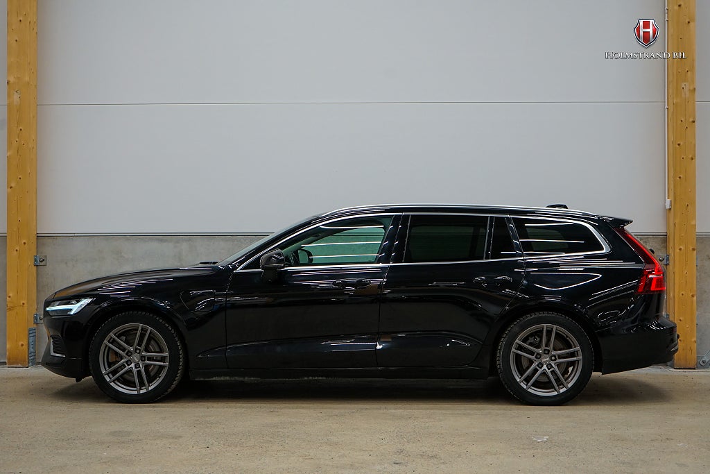 Volvo V60 Recharge T6 AWD Core Drag Värmare Kamera Carplay MOMS