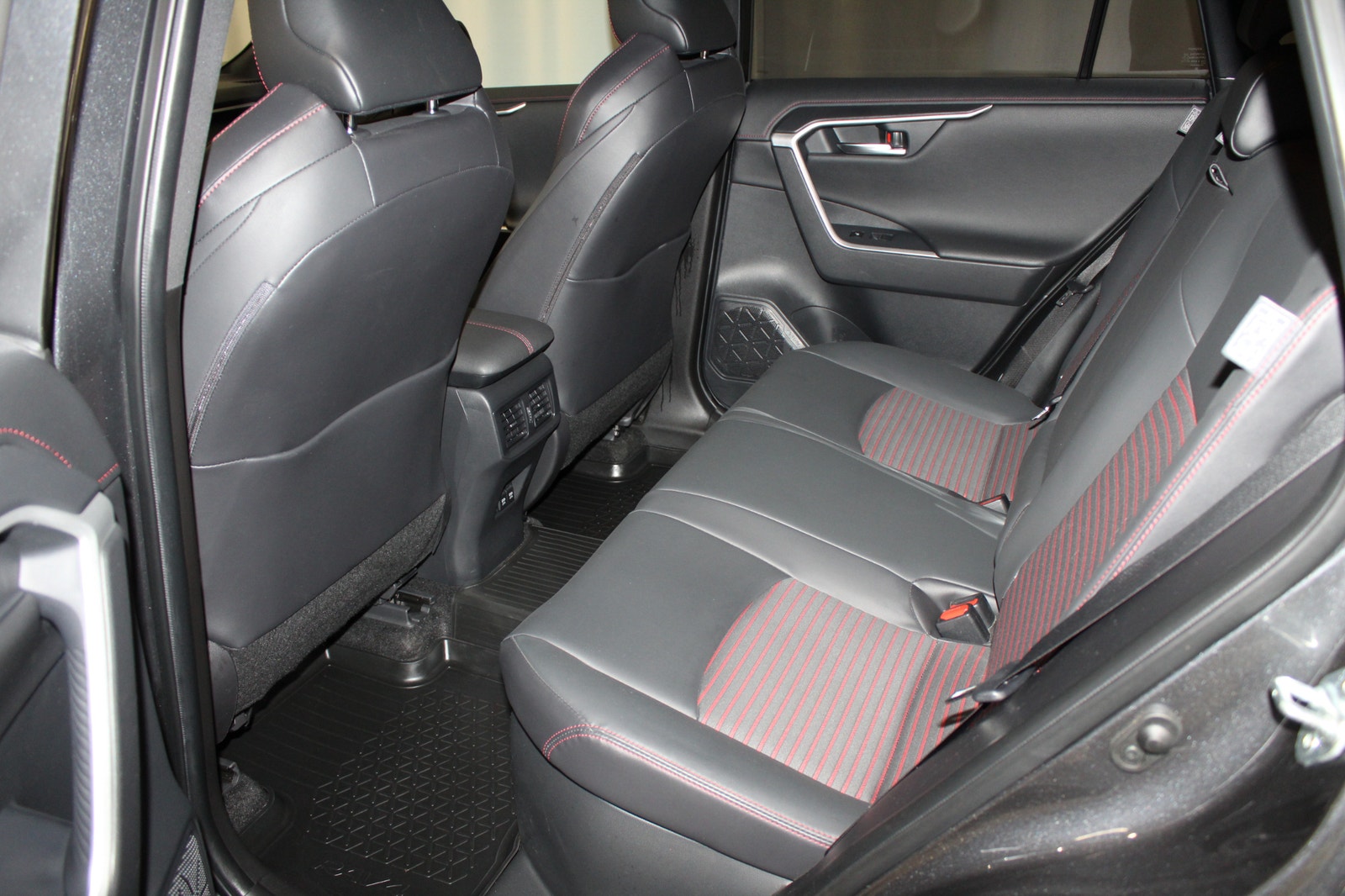 Toyota RAV4 Plug-in Hybrid E-CVT Launch Edition, Drag, B-Kamera 2021 - miniatyr 26