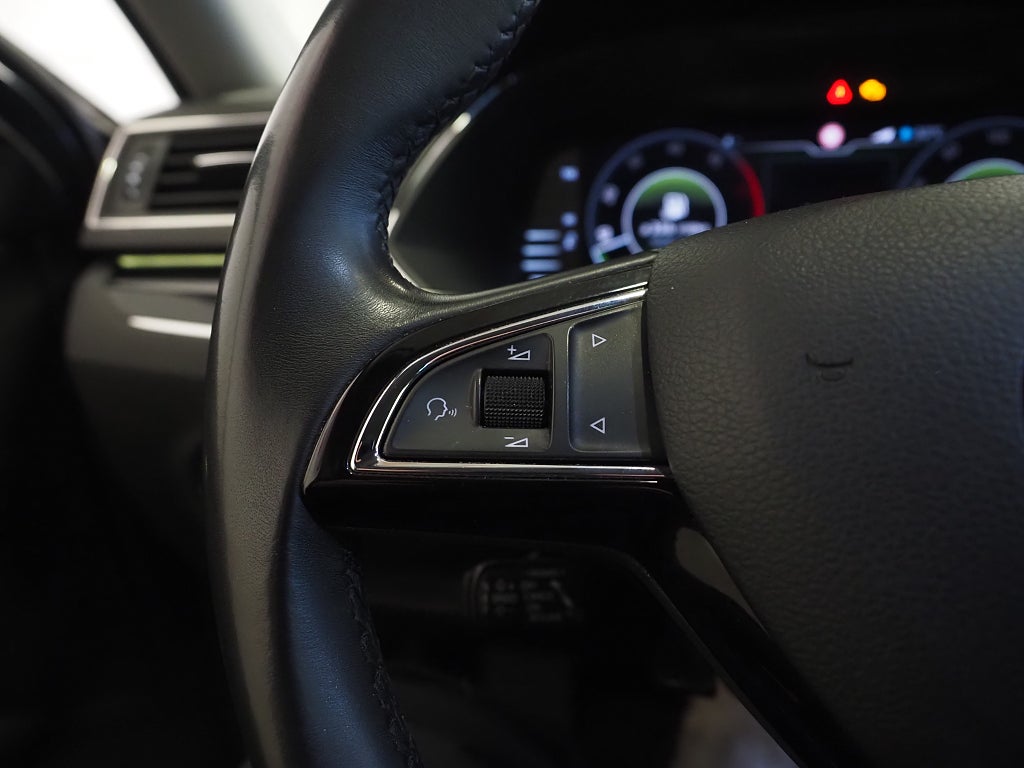 Skoda Superb TDI 190hk 4x4 L&K | Cockpit | Drag | D-värm | Navi |