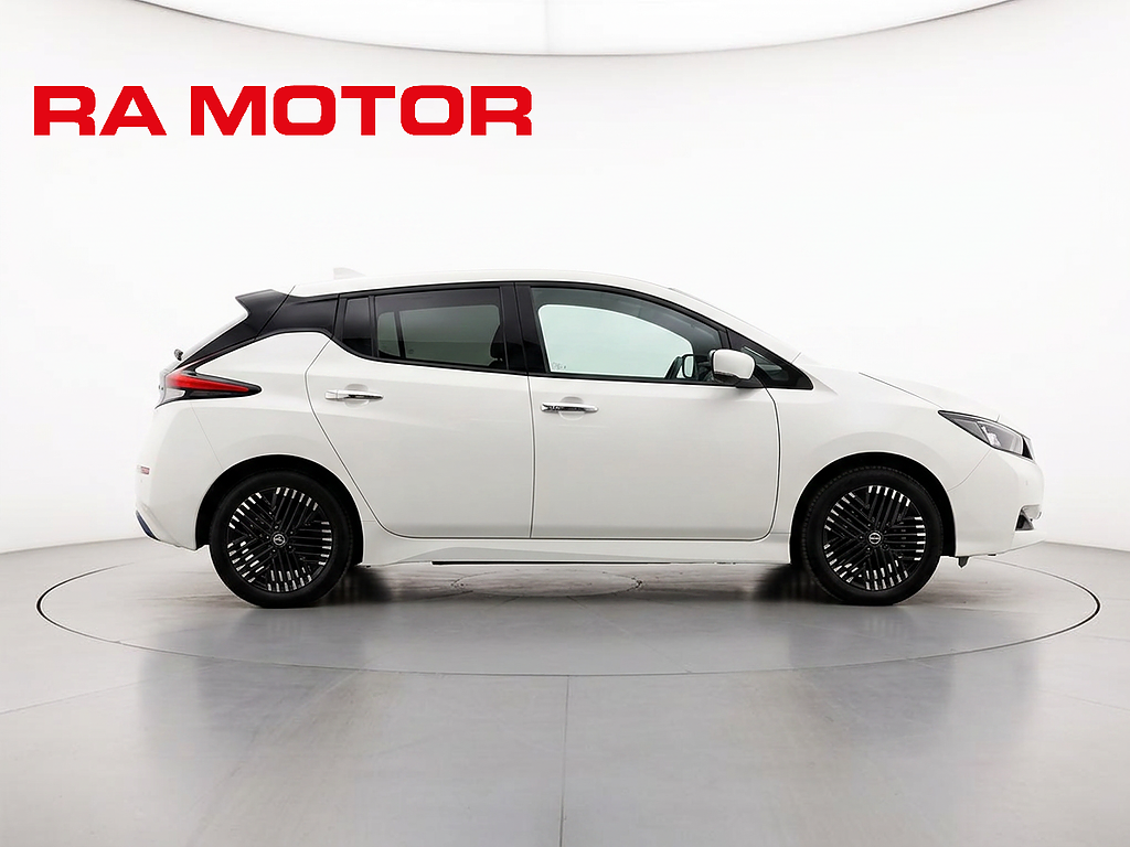 Nissan Leaf N-Connecta | 40kWh | Värmepump | 360 kamera | Navi | 2022