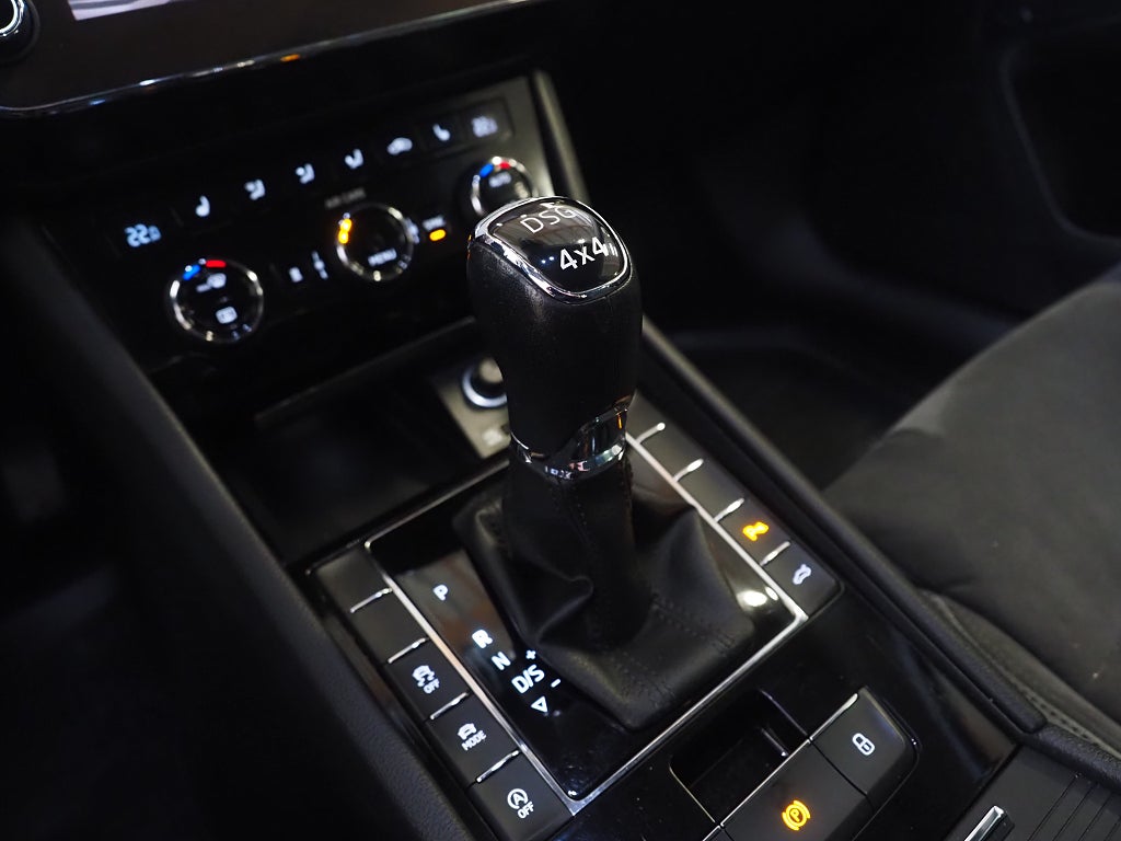 Skoda Superb 2.0 TDI 4x4 190hk Kombi Style | Drag | Värmare