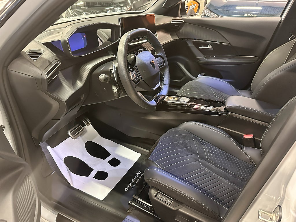 Peugeot 2008 GT 1.2 PureTech 130 EAT F&B-kamera, Navi, Carplay thumbnail