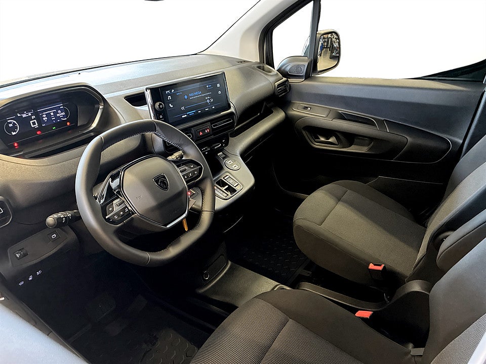 Bild på Peugeot Partner Crew Cab 130hk Aut - EDITION! SERVICE & V-HJUL INGÅR!