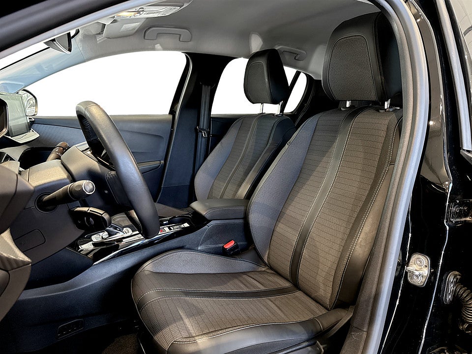 Bild på Peugeot E-208 Allure Pack 50kWh 136hk Aut B-KAMERA CARPLAY