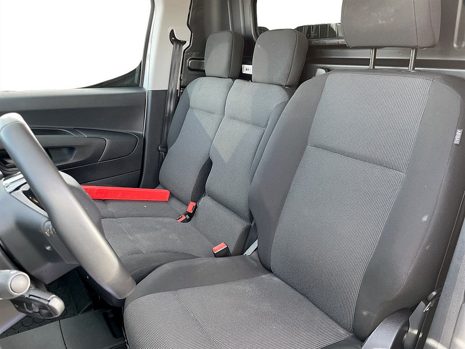 Bild på Peugeot e-Partner L1 PRO+ 50kWh CARPLAY NAVI FARTHÅLLARE