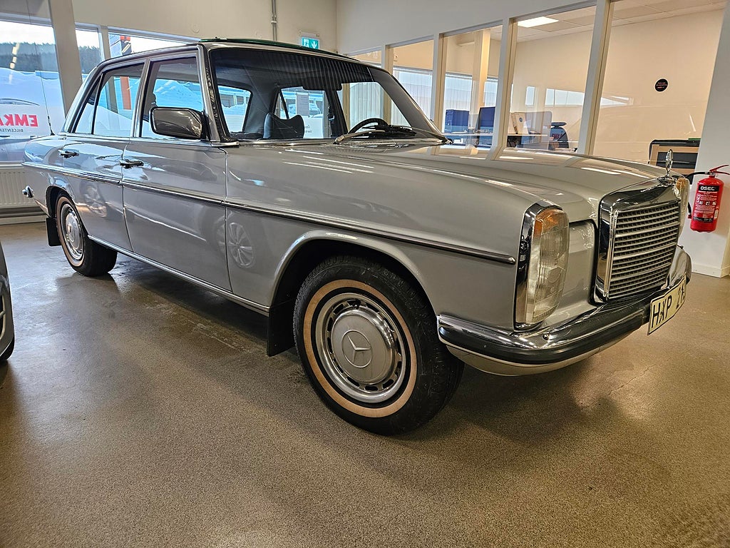 Mercedes-Benz 200 Mycket fint skick, drag, el-taklucka