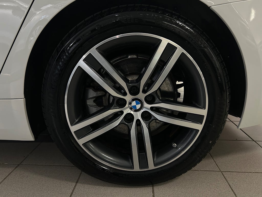 BMW 530e 2021 - miniatyr 24