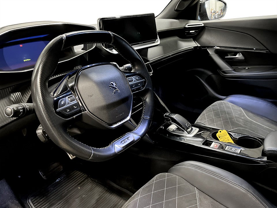 Bild på Peugeot 2008 GT 1.2 PT 155hk Aut B-KAMERA CARPLAY