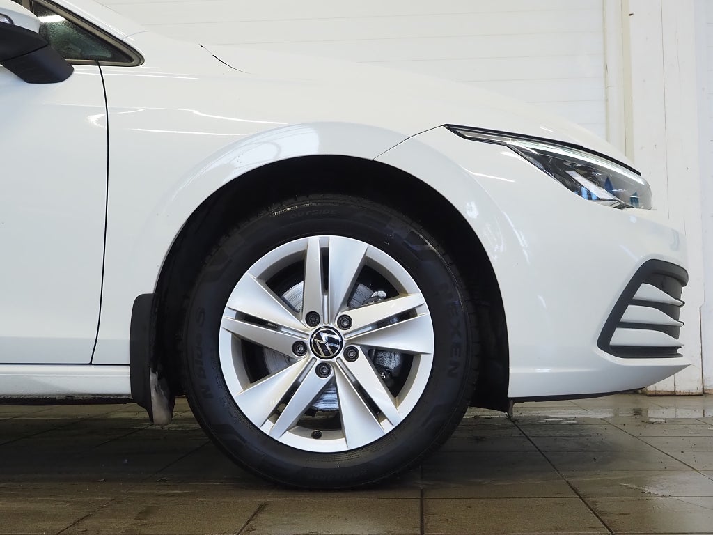 Volkswagen Golf SC 1.5 TSI 150hk Kamera P-Värmare Lane Assist Moms