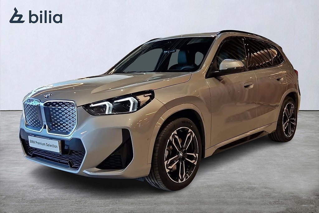 BMW iX1 xDrive30 M Sport/Pano/Drag/H/K/Rattvärme/DEMOBIL