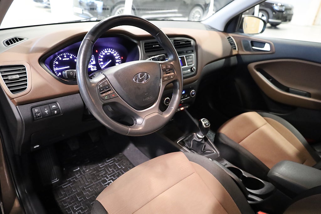 Hyundai i20 1,4 101hk Premium PDC Blåtand USB Rattvärme 2016