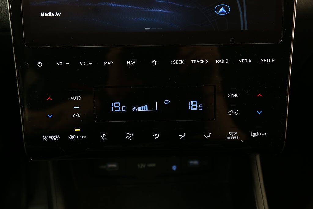 Hyundai Tucson 1,6 T-GDi HEV 230hk 6AT 4WD Essential Motorvärmare 2021