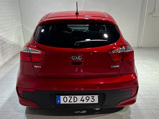 Halvkombi Kia Rio 7 av 27