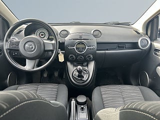 Mazda 2 5-dörrar 1.3 MZR Kiruna-körd/Motor&kupé-Värm/S&V-Däck – bild 8